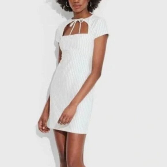 *NEVER WORN* Wild Fable Keyhole Neckline Mini Shift Dress - Picture 2 of 5